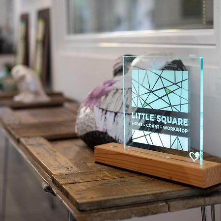 Готель Little Square Арона Екстер'єр фото